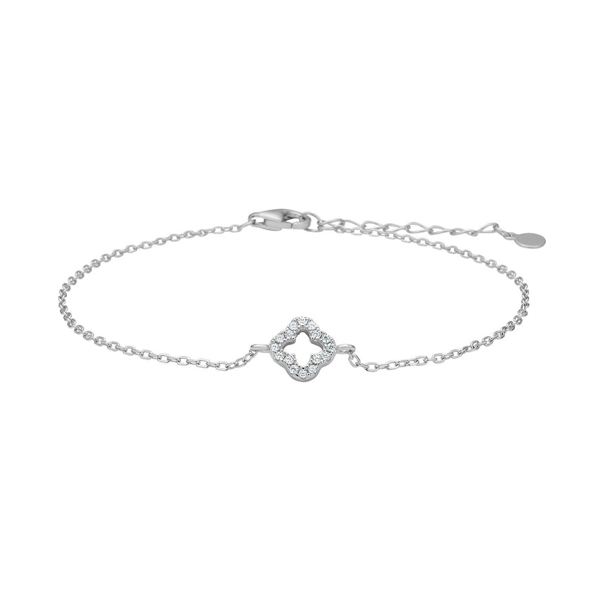 PamelaNor armbånd i 925 sterlingsølv med hvide zirkonia og firkløvervedhæng fra Joanli Nor.